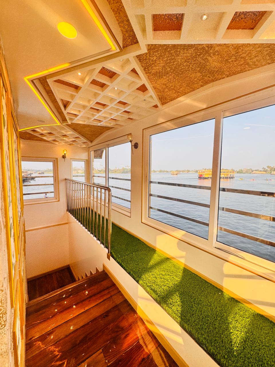 Defender Houseboat (10)