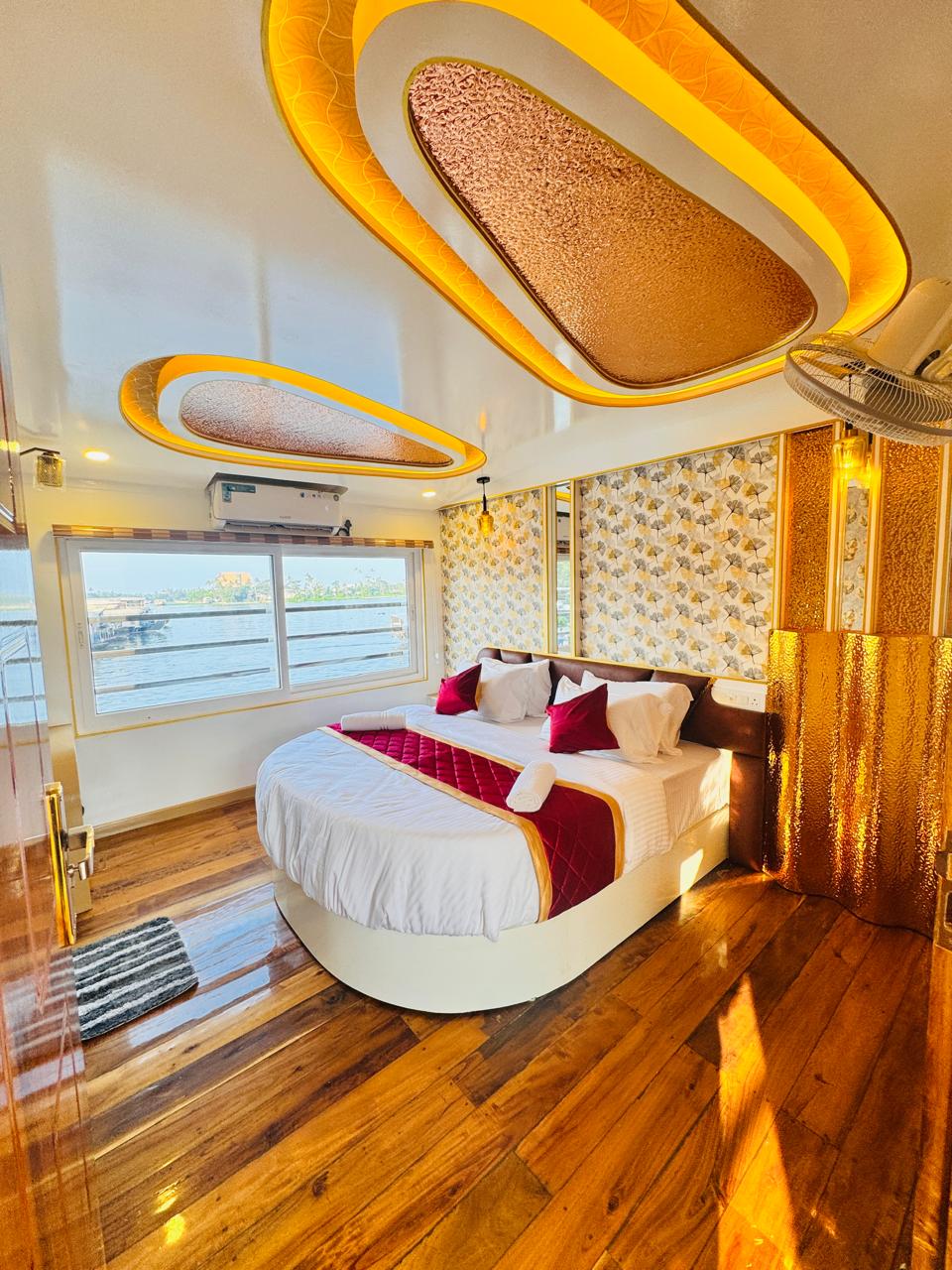 Defender Houseboat (12)
