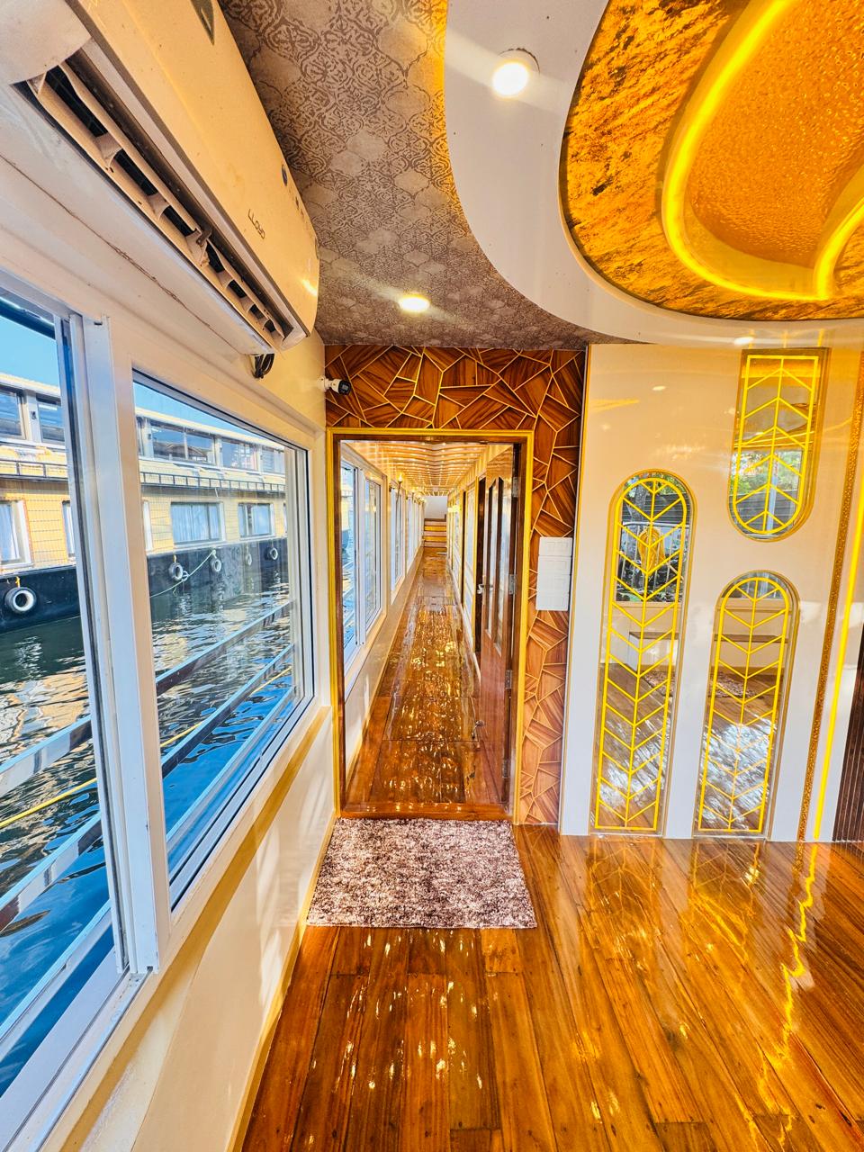 Defender Houseboat (24)